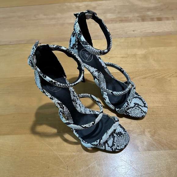 Missguided Snakeskin Strappy Heels Size 6.5 - Picture 2 of 11